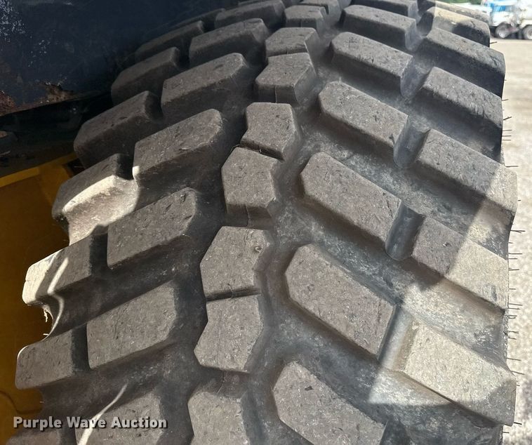 image for item EG5971 2015 John Deere 410K backhoe