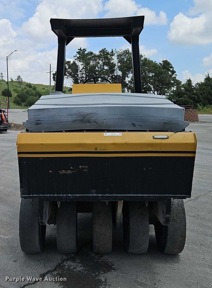 image for item EJ0135 Rosco Tru-Pac 915 pneumatic roller