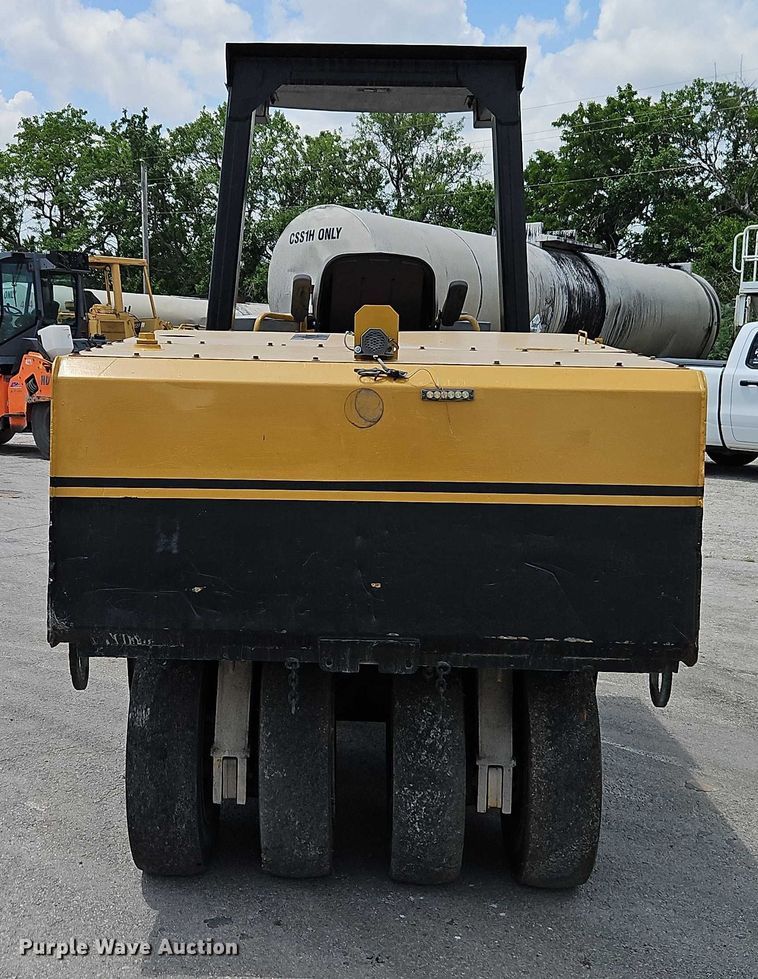 image for item EJ0135 Rosco Tru-Pac 915 pneumatic roller