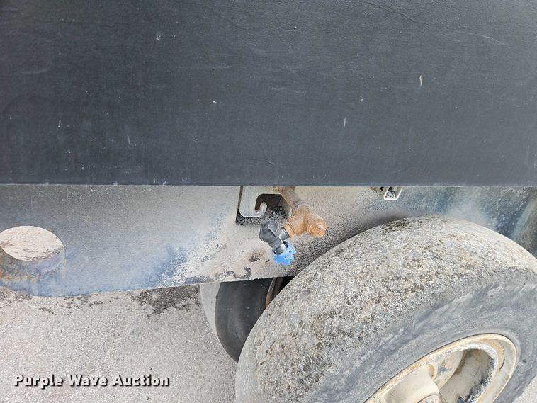 image for item EJ0135 Rosco Tru-Pac 915 pneumatic roller