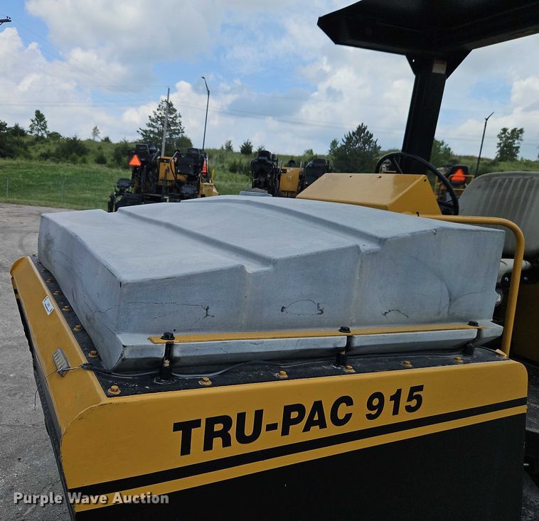 image for item EJ0135 Rosco Tru-Pac 915 pneumatic roller