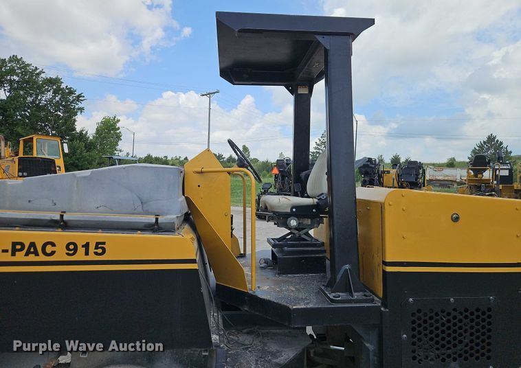 image for item EJ0135 Rosco Tru-Pac 915 pneumatic roller