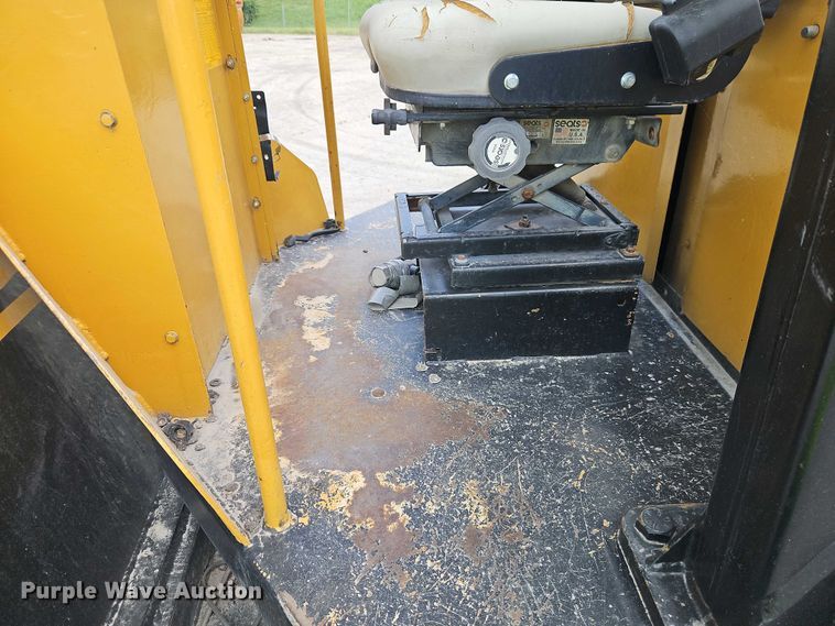 image for item EJ0135 Rosco Tru-Pac 915 pneumatic roller