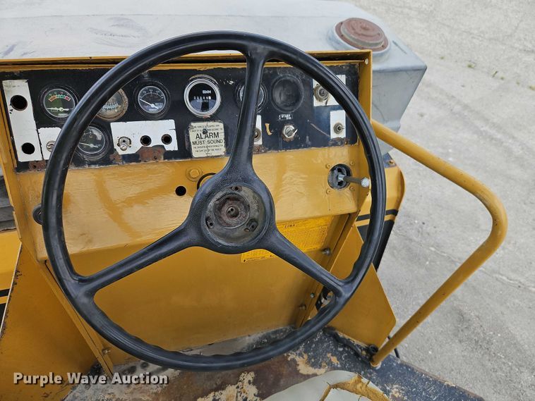 image for item EJ0135 Rosco Tru-Pac 915 pneumatic roller