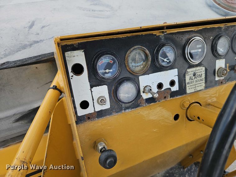 image for item EJ0135 Rosco Tru-Pac 915 pneumatic roller