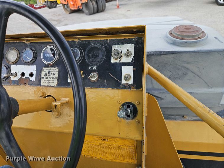 image for item EJ0135 Rosco Tru-Pac 915 pneumatic roller