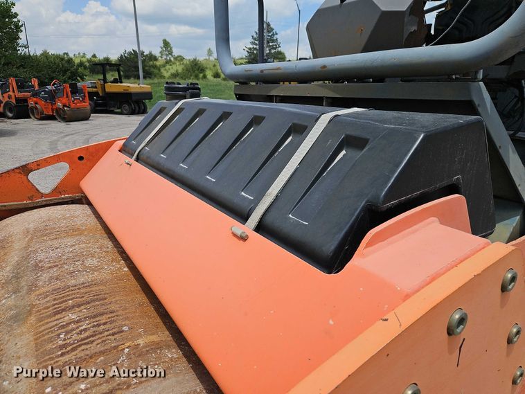 image for item EJ0136 2004 Hamm HD90 double drum vibratory roller