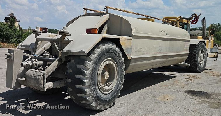 image for item EJ0138 2005 Caterpillar 613C series II water wagon