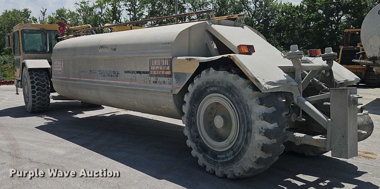 image for item EJ0138 2005 Caterpillar 613C series II water wagon