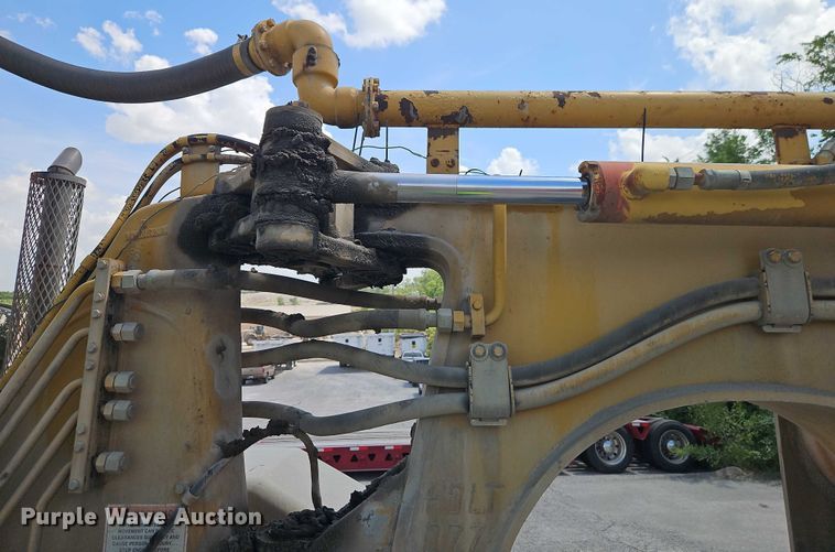 image for item EJ0138 2005 Caterpillar 613C series II water wagon