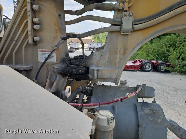 image for item EJ0138 2005 Caterpillar 613C series II water wagon