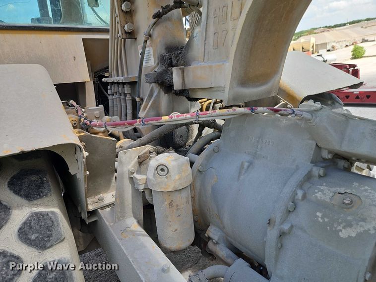 image for item EJ0138 2005 Caterpillar 613C series II water wagon