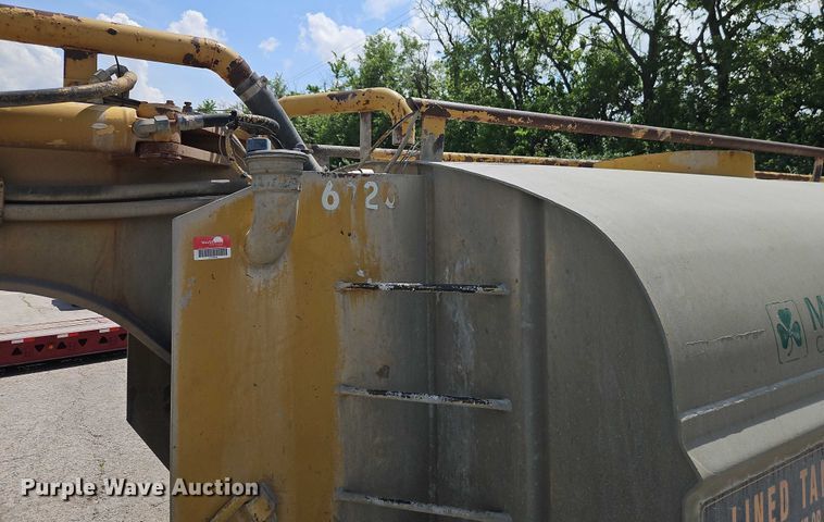 image for item EJ0138 2005 Caterpillar 613C series II water wagon