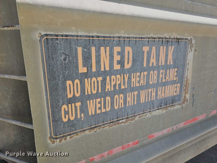 image for item EJ0138 2005 Caterpillar 613C series II water wagon