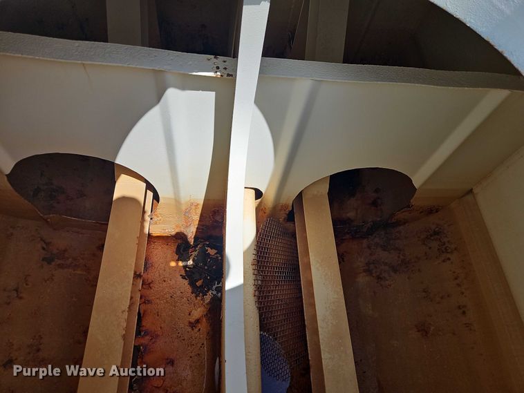 image for item EJ0138 2005 Caterpillar 613C series II water wagon