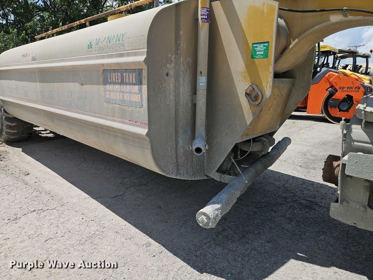 image for item EJ0138 2005 Caterpillar 613C series II water wagon