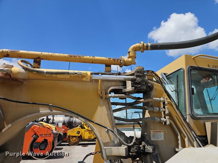 image for item EJ0138 2005 Caterpillar 613C series II water wagon