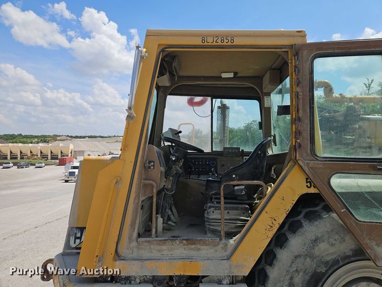 image for item EJ0138 2005 Caterpillar 613C series II water wagon