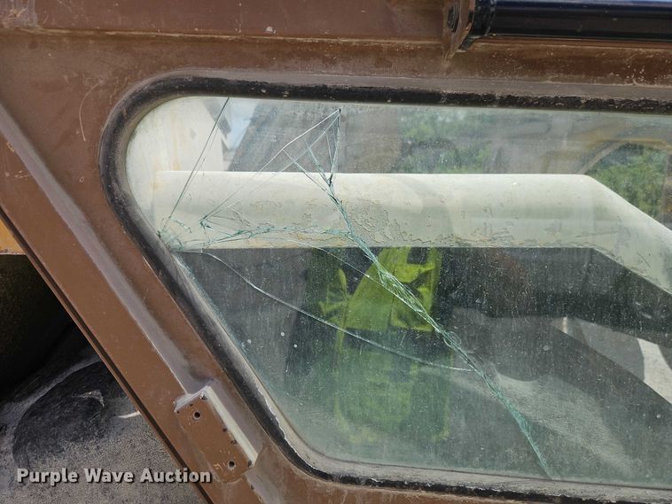 image for item EJ0138 2005 Caterpillar 613C series II water wagon