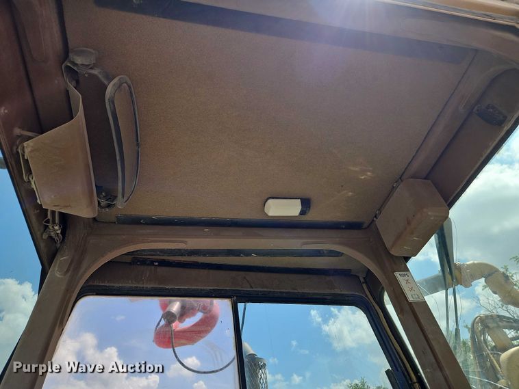 image for item EJ0138 2005 Caterpillar 613C series II water wagon