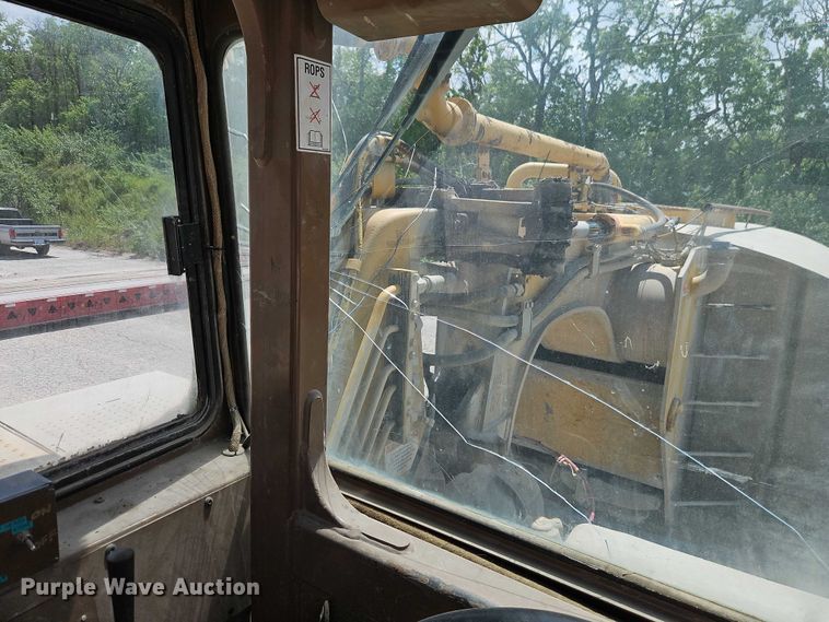 image for item EJ0138 2005 Caterpillar 613C series II water wagon