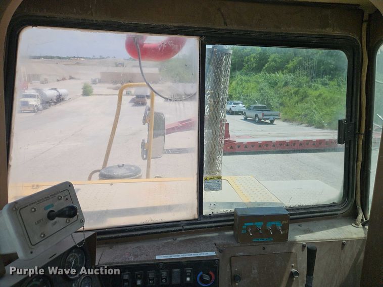 image for item EJ0138 2005 Caterpillar 613C series II water wagon