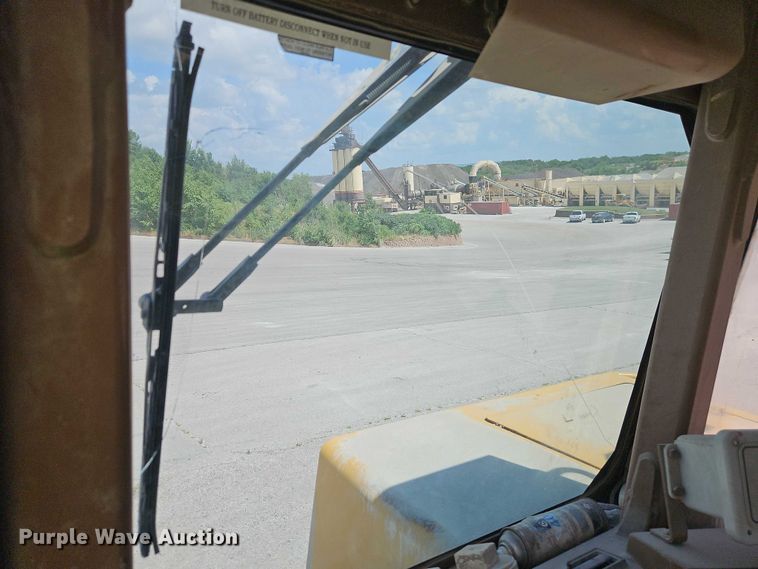 image for item EJ0138 2005 Caterpillar 613C series II water wagon