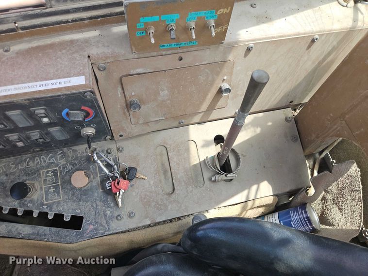 image for item EJ0138 2005 Caterpillar 613C series II water wagon