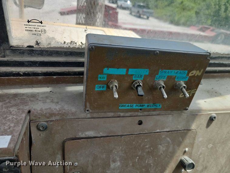 image for item EJ0138 2005 Caterpillar 613C series II water wagon