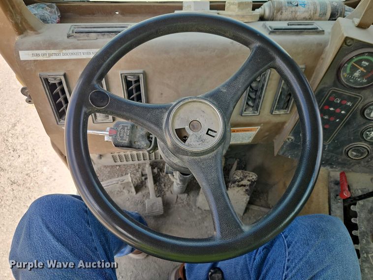 image for item EJ0138 2005 Caterpillar 613C series II water wagon