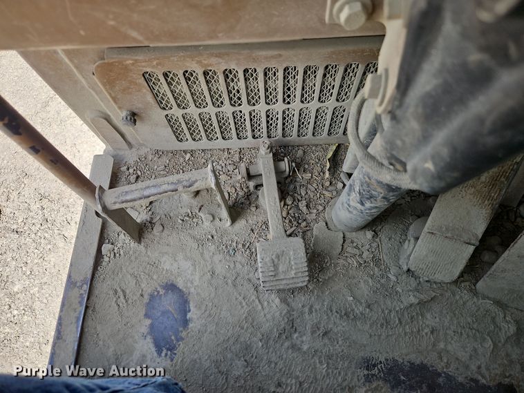 image for item EJ0138 2005 Caterpillar 613C series II water wagon