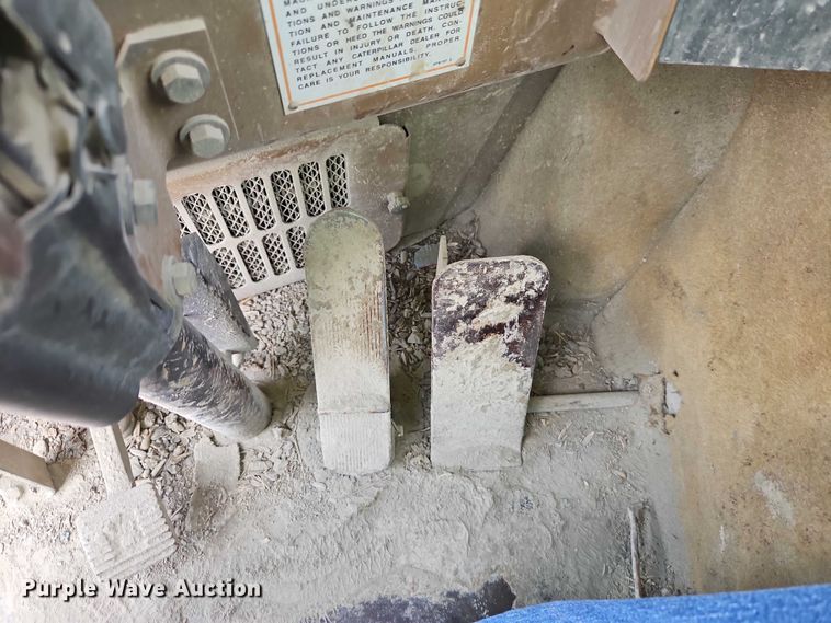 image for item EJ0138 2005 Caterpillar 613C series II water wagon