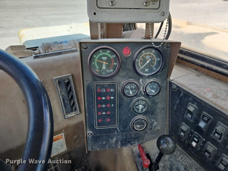 image for item EJ0138 2005 Caterpillar 613C series II water wagon