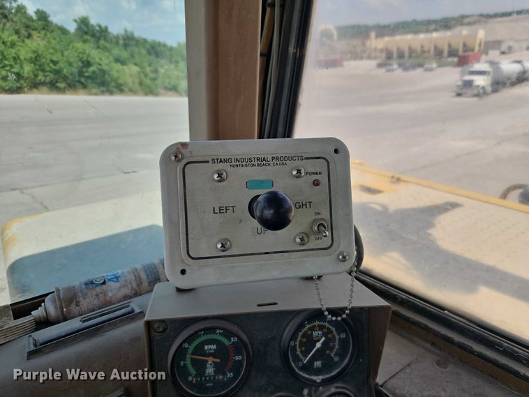 image for item EJ0138 2005 Caterpillar 613C series II water wagon