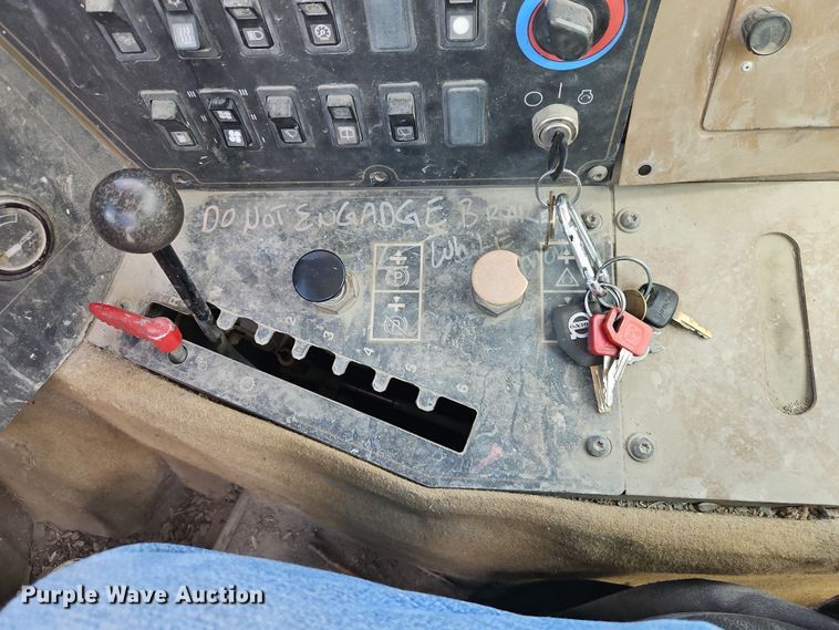 image for item EJ0138 2005 Caterpillar 613C series II water wagon