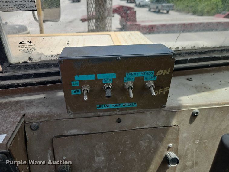 image for item EJ0138 2005 Caterpillar 613C series II water wagon