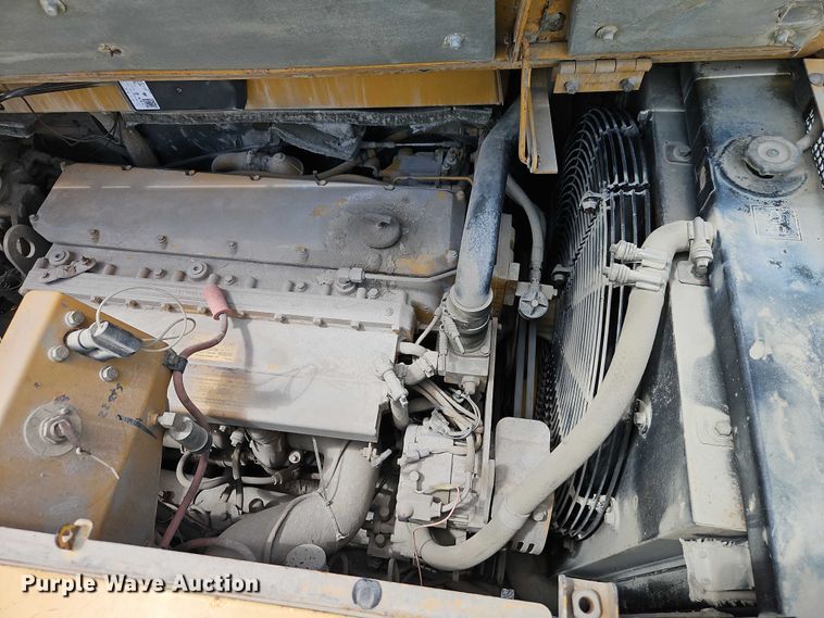 image for item EJ0138 2005 Caterpillar 613C series II water wagon