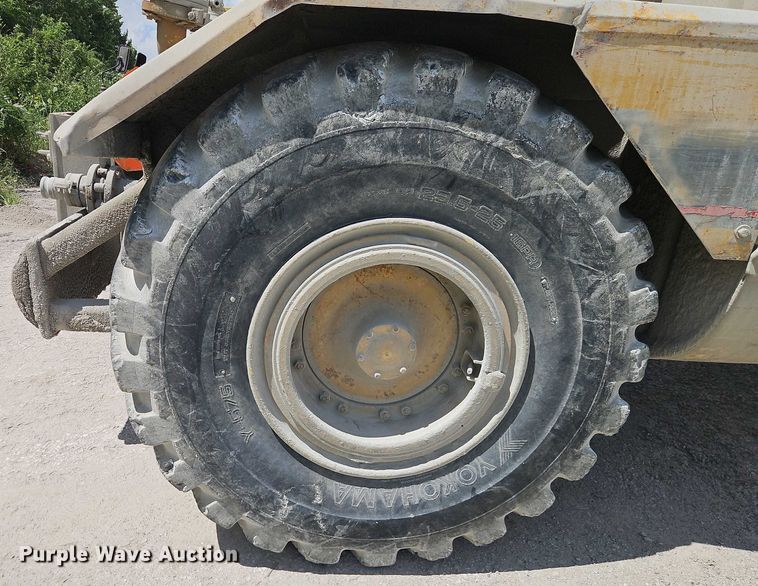 image for item EJ0138 2005 Caterpillar 613C series II water wagon