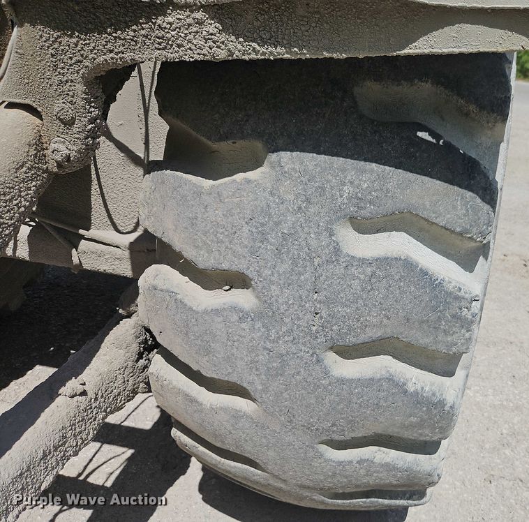 image for item EJ0138 2005 Caterpillar 613C series II water wagon