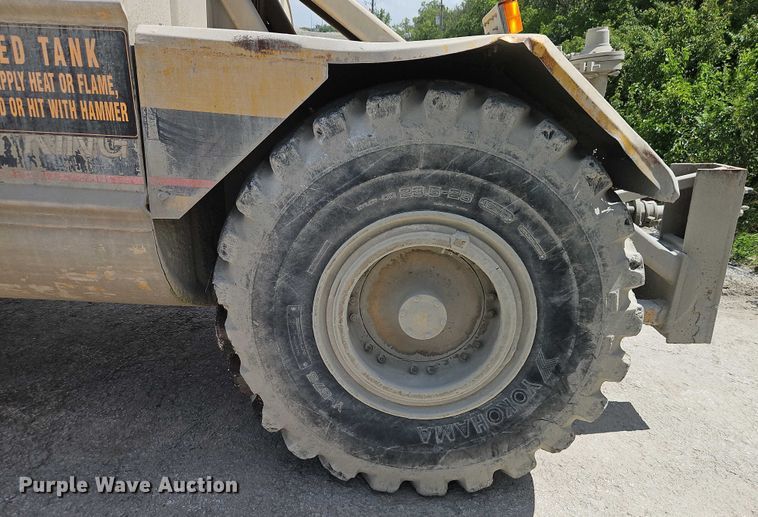 image for item EJ0138 2005 Caterpillar 613C series II water wagon