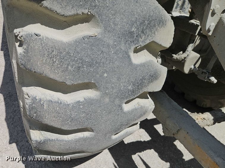 image for item EJ0138 2005 Caterpillar 613C series II water wagon