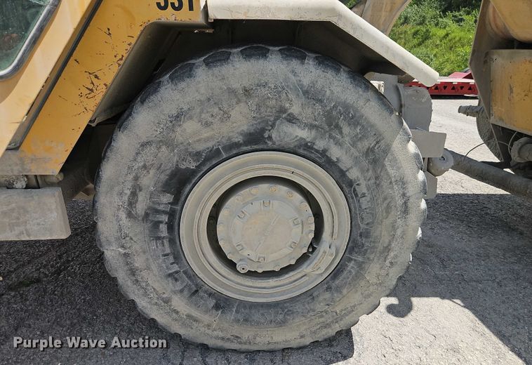 image for item EJ0138 2005 Caterpillar 613C series II water wagon