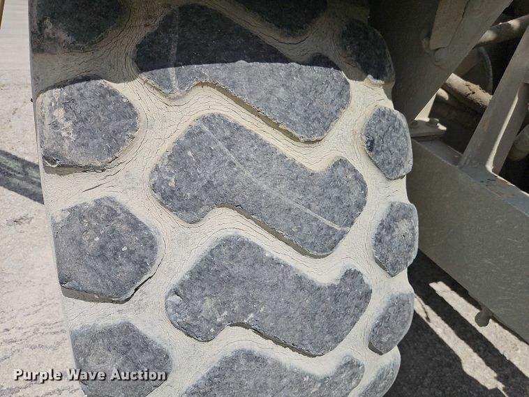 image for item EJ0138 2005 Caterpillar 613C series II water wagon