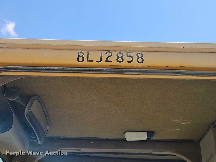 image for item EJ0138 2005 Caterpillar 613C series II water wagon