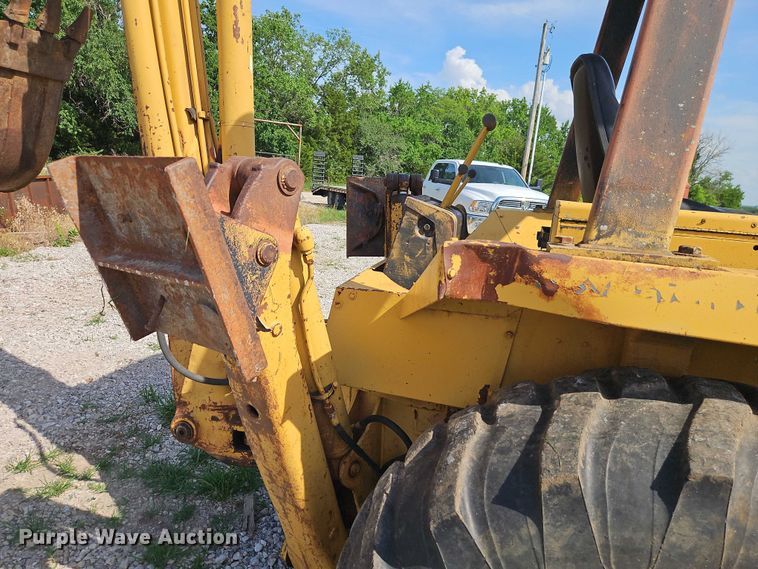 image for item EJ0140 Case 580E backhoe