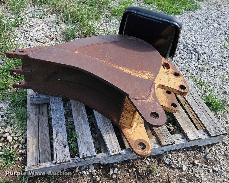 image for item EJ0140 Case 580E backhoe