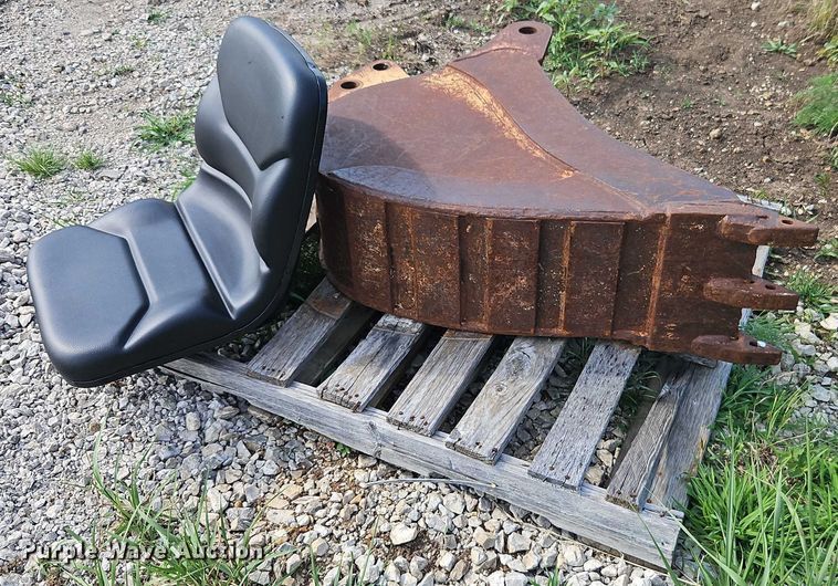 image for item EJ0140 Case 580E backhoe