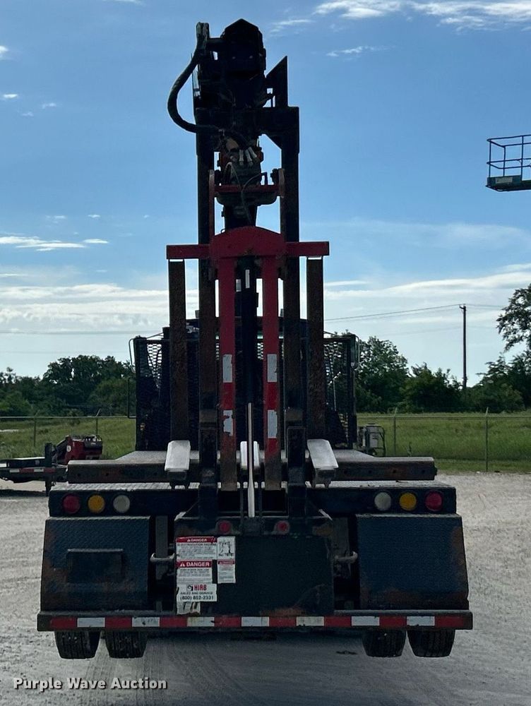 image for item EK8081 2007 Sterling Truck L9500 Series crane truck