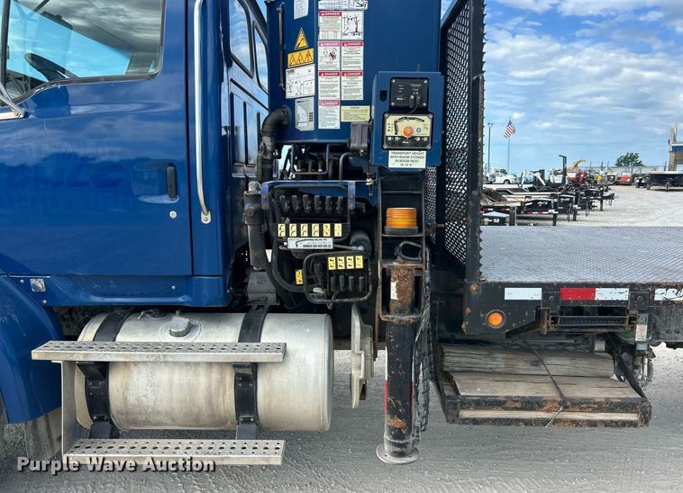 image for item EK8081 2007 Sterling Truck L9500 Series crane truck