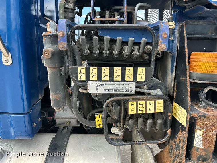 image for item EK8081 2007 Sterling Truck L9500 Series crane truck